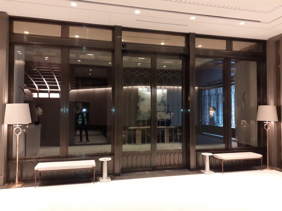 Bespoke entrance screen